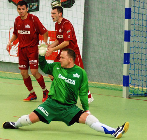 Krzysztof Filipczak po zdobyciu gola w półfinale Pucharu Polski w 2008 roku z Hurtapem